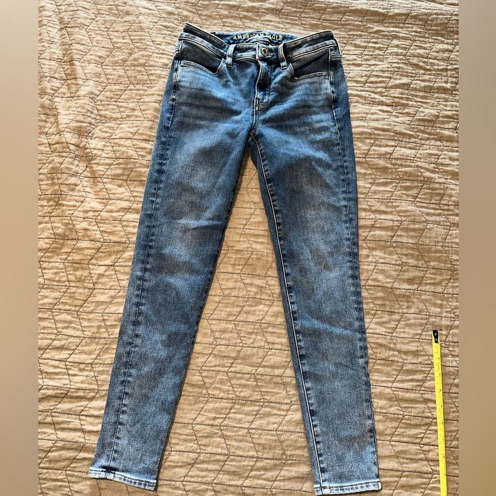 American Eagle High Rise Jegging Size 4 Short Super Stretch Light Wash